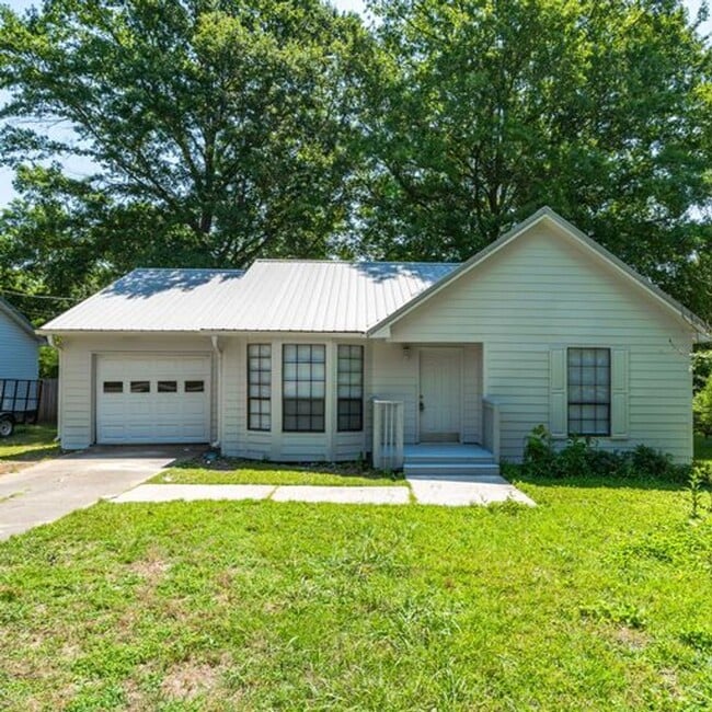 Building Photo - ? Adorable Renovated Home in the Heart of ...