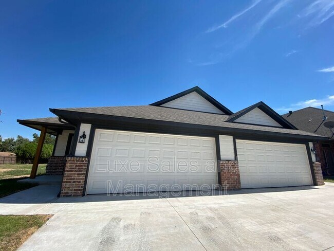 Photo - 5220 Oakwood Villa Ct