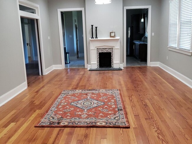 Photo - 717 Perry St