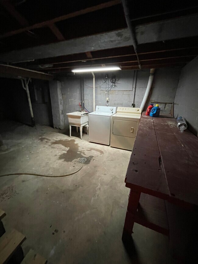 Photo - 831 McIntosh St Unit A