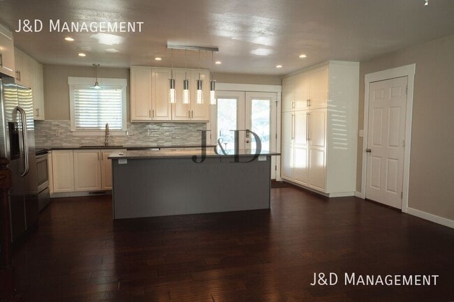 Building Photo - 1490 S 135 W