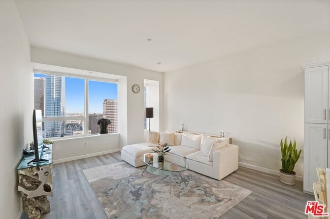 Photo - 1100 Wilshire Blvd Unit 3307