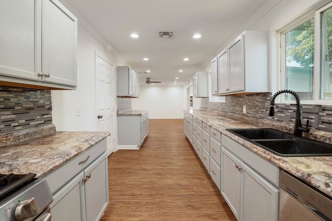 Photo - Spacious 3/2 home in South Austin