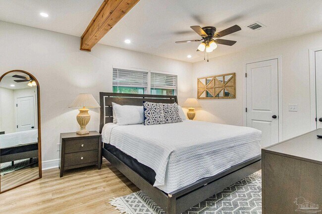 Photo - 814 W Gonzalez St