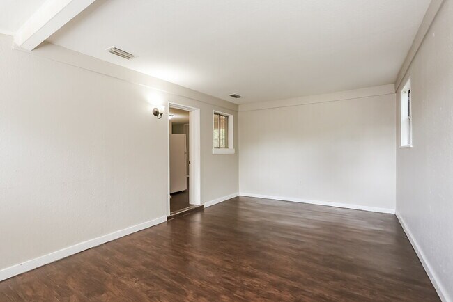 Photo - 6812 Hawkins Ct