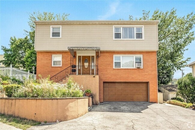 Building Photo - 126 Fisher Ave Unit 2 Rental