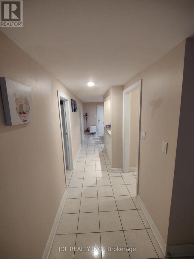 Photo - 30 Orangewood Crescent