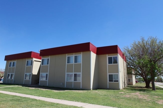 Building Photo - Blue Water Garden Rental
