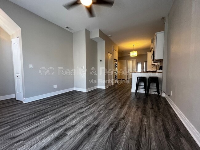 Photo - 1455 W Augusta Blvd Unit 1