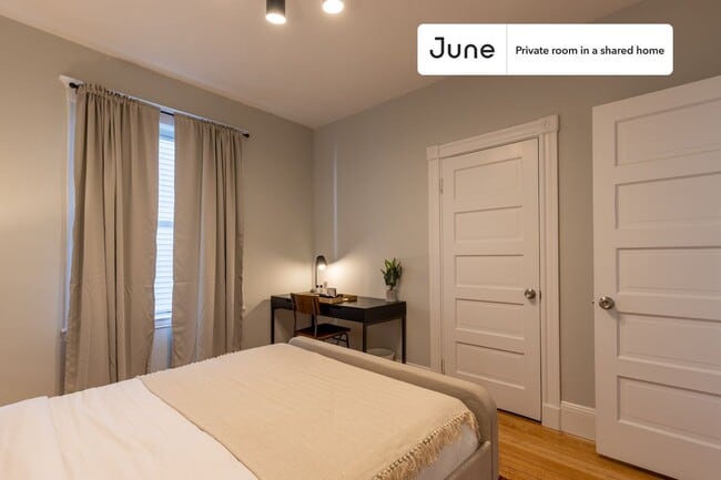 Room in Shared 4 bed/2 bath home in Savin Hill