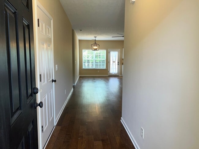 Photo - 172 Kline St NW