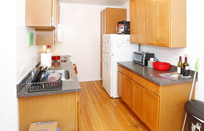 Photo - 829 Foster St.