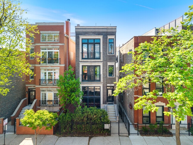 Building Photo - 1106 N Paulina St Unit 1