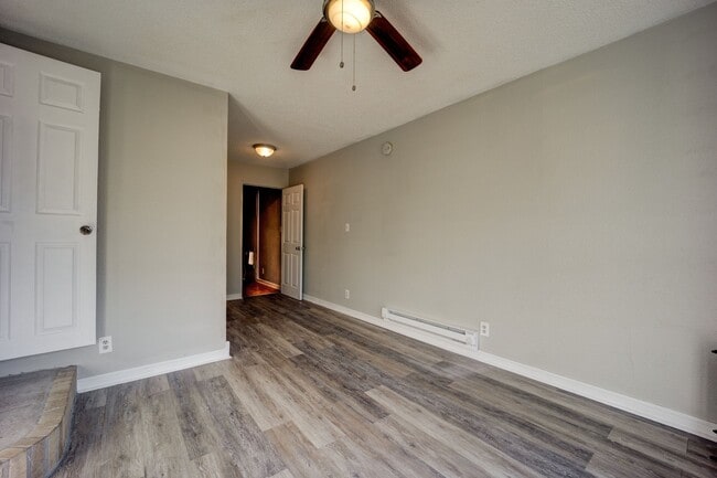 Building Photo - Freshly Updated 3 Bedroom Home