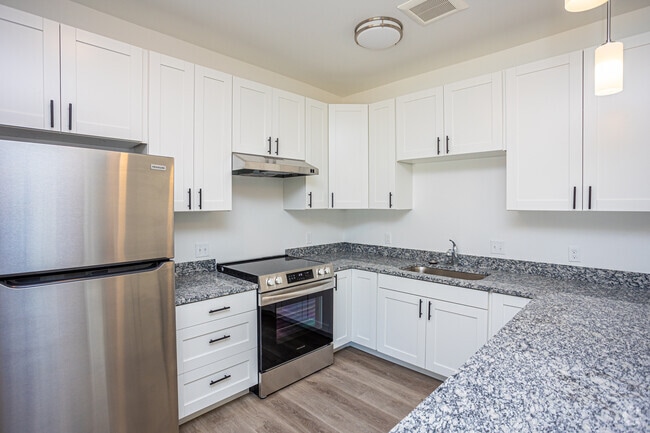 1BR, 1BA - 692SF - Summit & Sky LLC