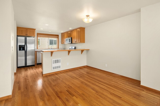 Photo - 908 N 95th St