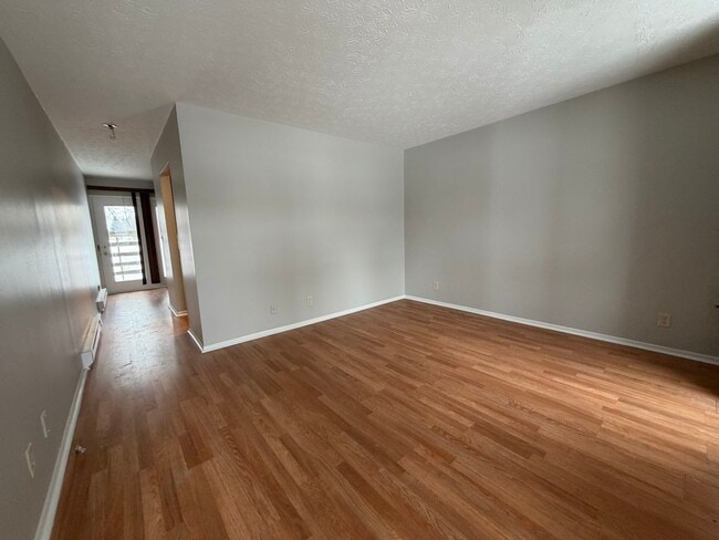 Photo - 402 Forest Ln