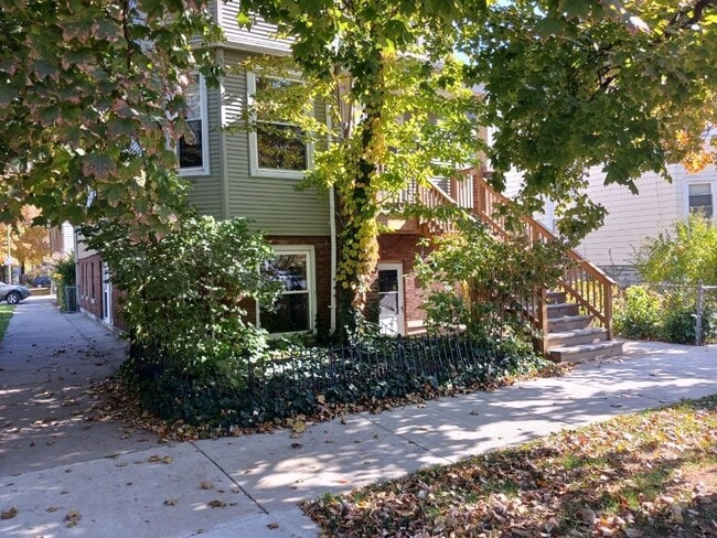 Front of Home - 3457 N Lowell Ave Unit Garden