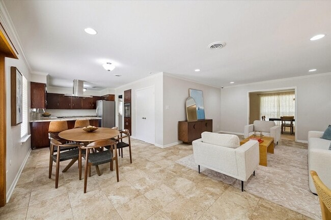 Photo - 9777 Larston St