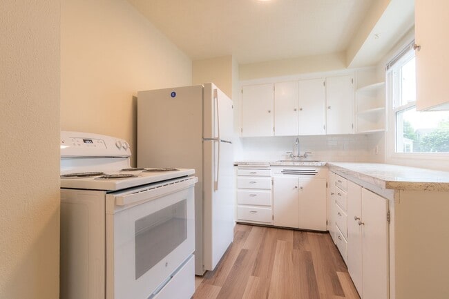 Building Photo - 5412-5420-5420 NE 9th Ave Unit 5412
