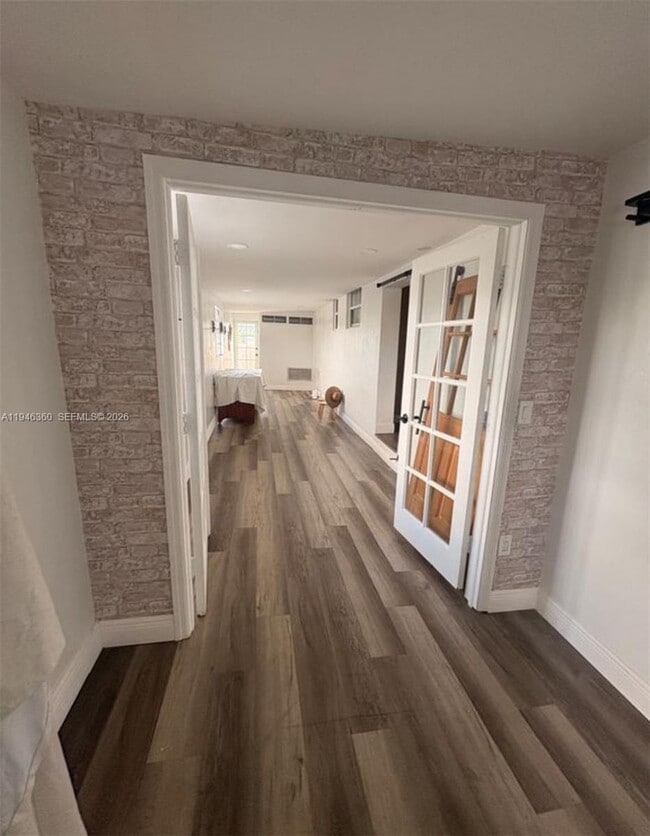 Photo - 8221 NW South River Dr