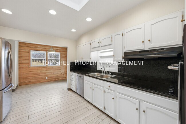 Photo - 502 Lacona Ave