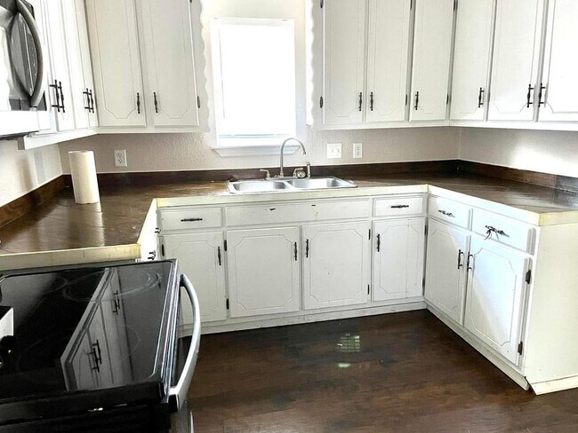 Photo - 318 7th Ave NW