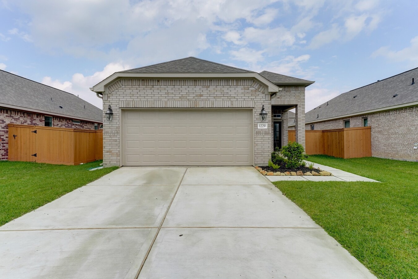Photo - 1229 Red Hills Dr
