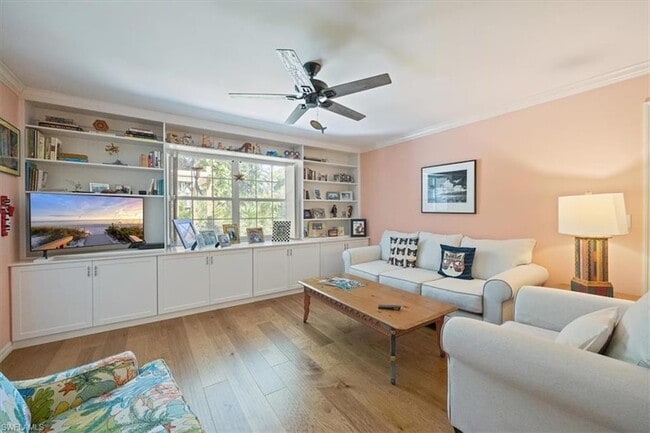 Photo - 587 Parkwood Ln