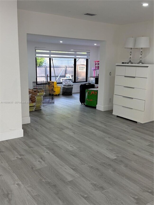 Photo - 1601 NE 158th St