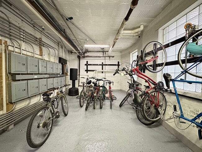 Photo - 5517 N Kenmore Ave Unit 101G