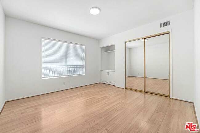 Photo - 10393 Almayo Ave Unit 5