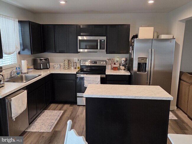 Photo - 503 Williams St