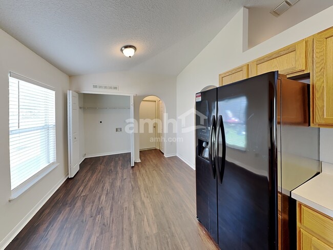 Photo - 5549 Shady Pine St S