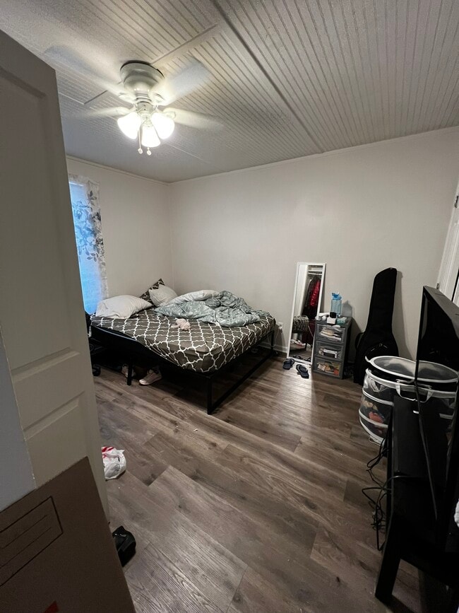 Photo - 1051 Curran St NW