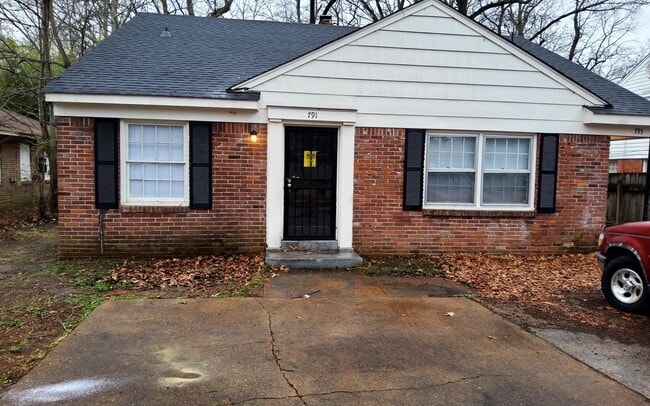 Building Photo - 791 Dillworth St Rental