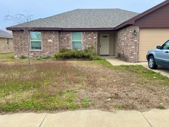 Modern 4-bedroom 2-bathroom home! HOUSING... - Modern 4-bedroom 2-bathroom home!  HOUSING...
