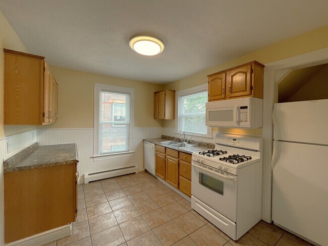 Kitchen - 381 W 1st St Unit 2