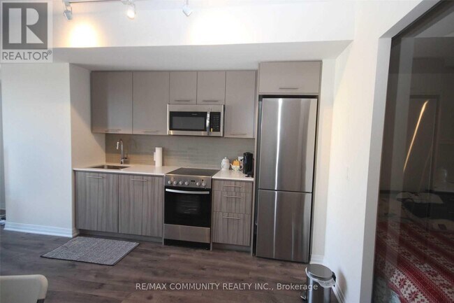 Photo - 1630 Queen St E Unité 303