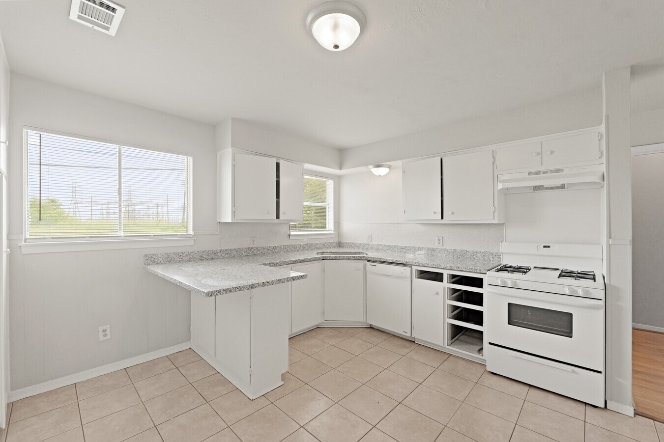 Photo - 326 Brookview St