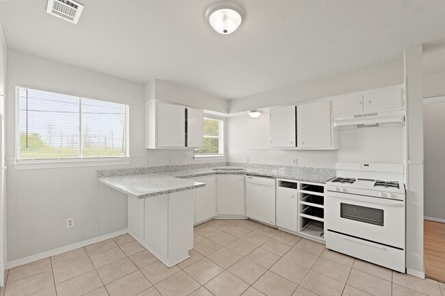 Photo - 326 Brookview St