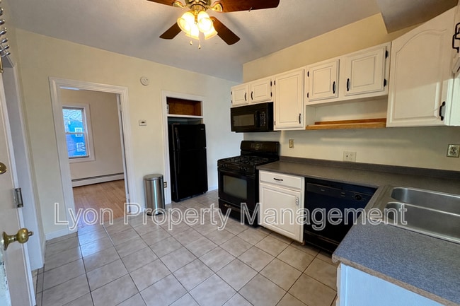 Building Photo - 2 Proctor Pl Unit 2