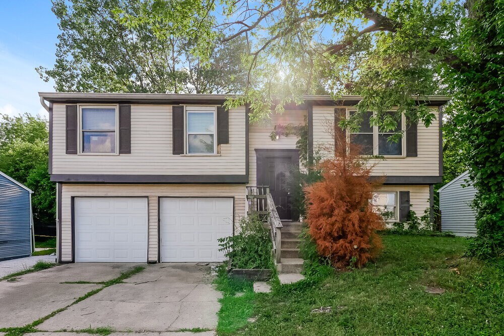 Photo - 616 Woodlark Dr House