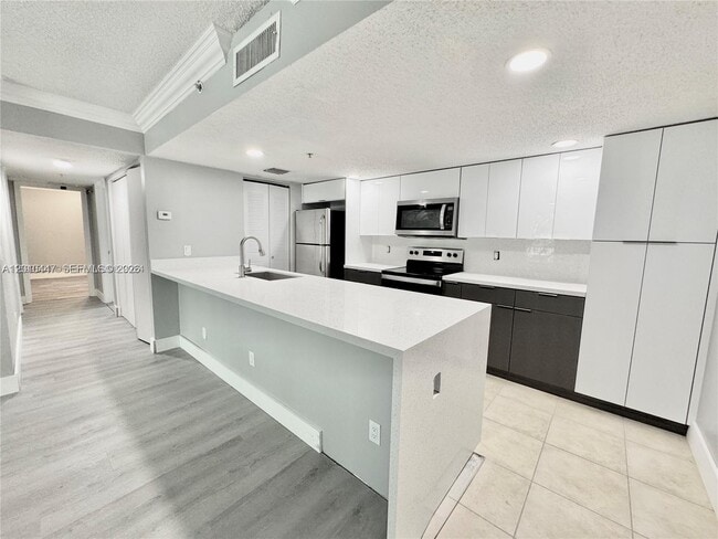 Building Photo - 9907 Westwood Dr Unit 24-2