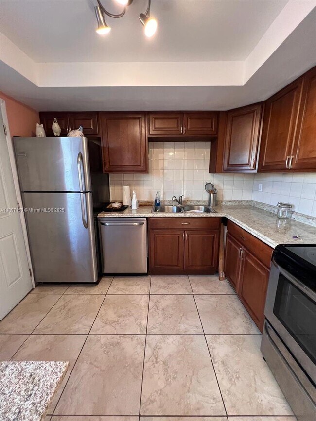 Photo - 1591 NE Miami Gardens Dr Unidad 107