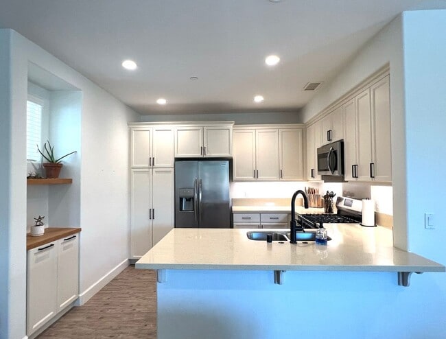 Photo - Upgraded Buellton End-Unit With Yard