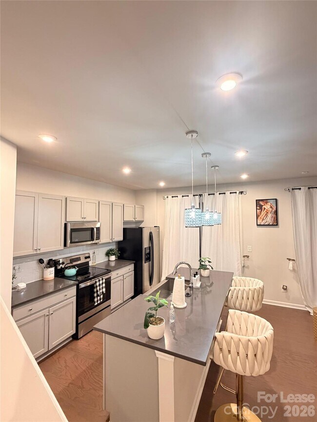 Photo - 7018 Fairmile Run