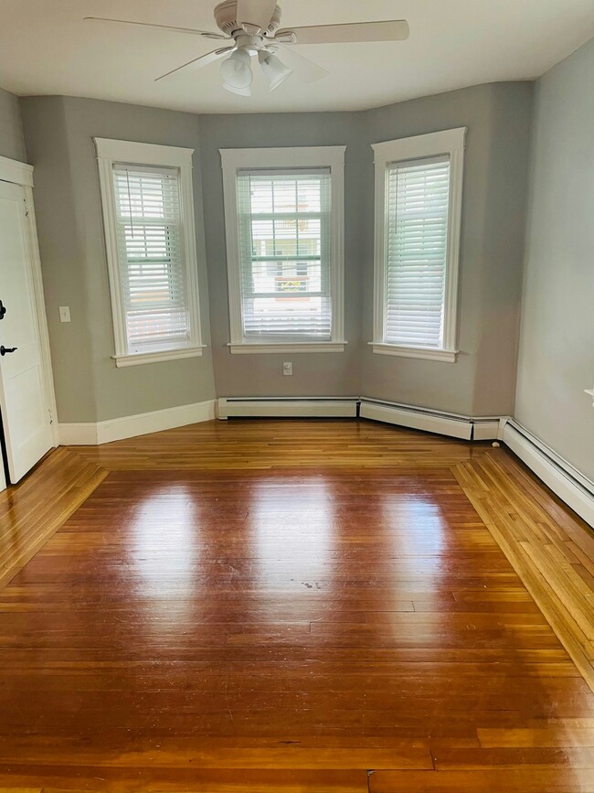 76 Pembroke Ave Unit 2