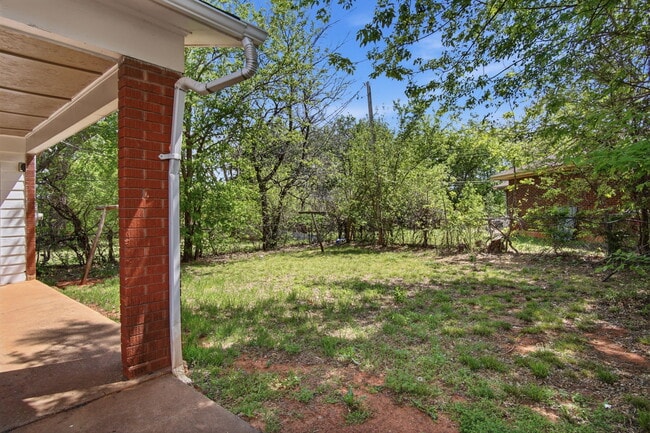 Photo - 846 Marilyn St