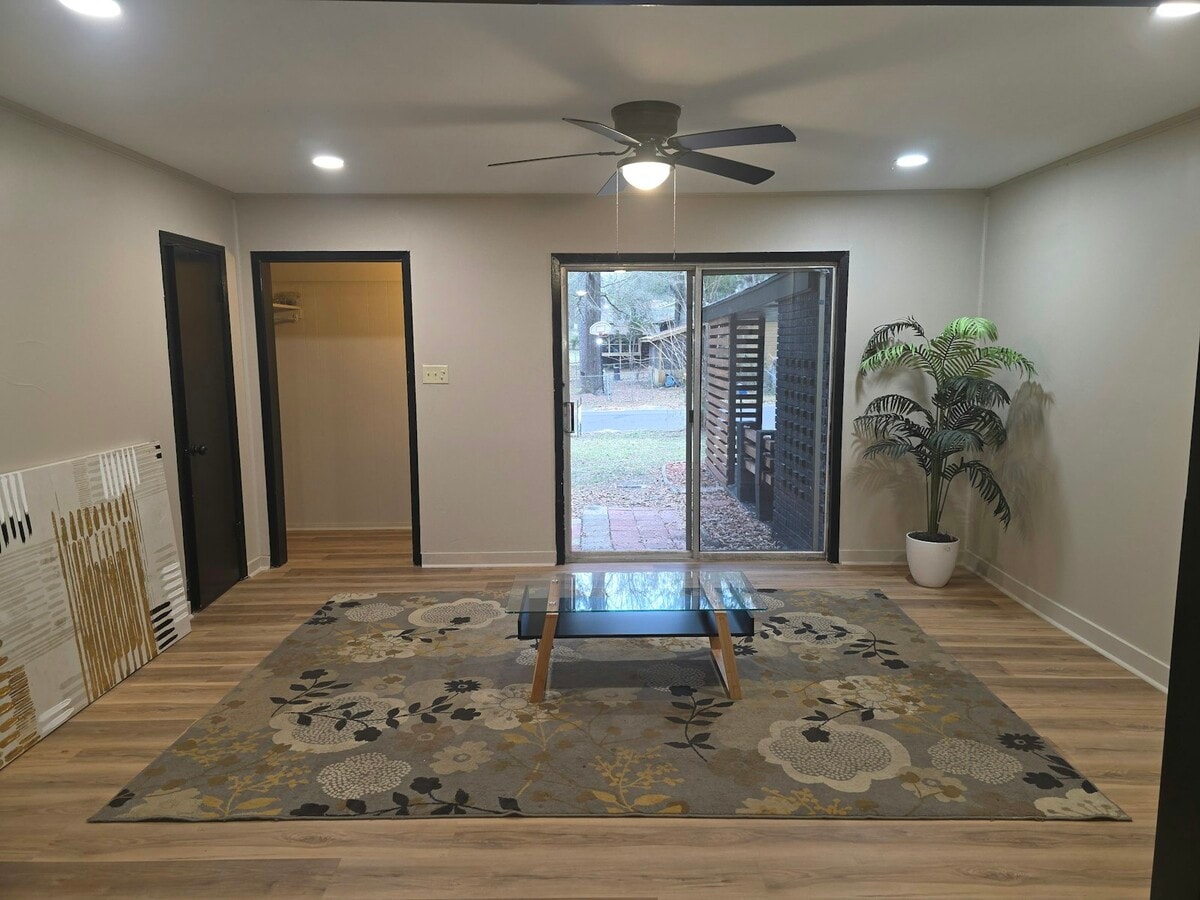 Photo - 2815 Hillside Dr